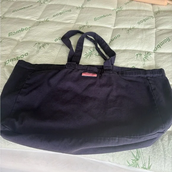 GUC- Vineyard Vines Navy Tote with Patriotic Whale Graphic - Picture 3 of 4